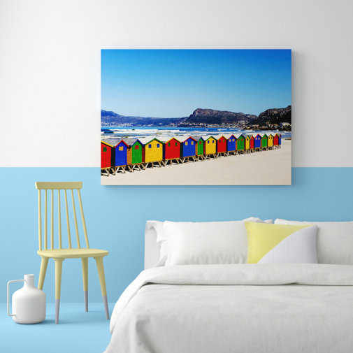 East Urban Home Leinwandbild Bunte Strandhütten in einer Reihe | Wayfair.de